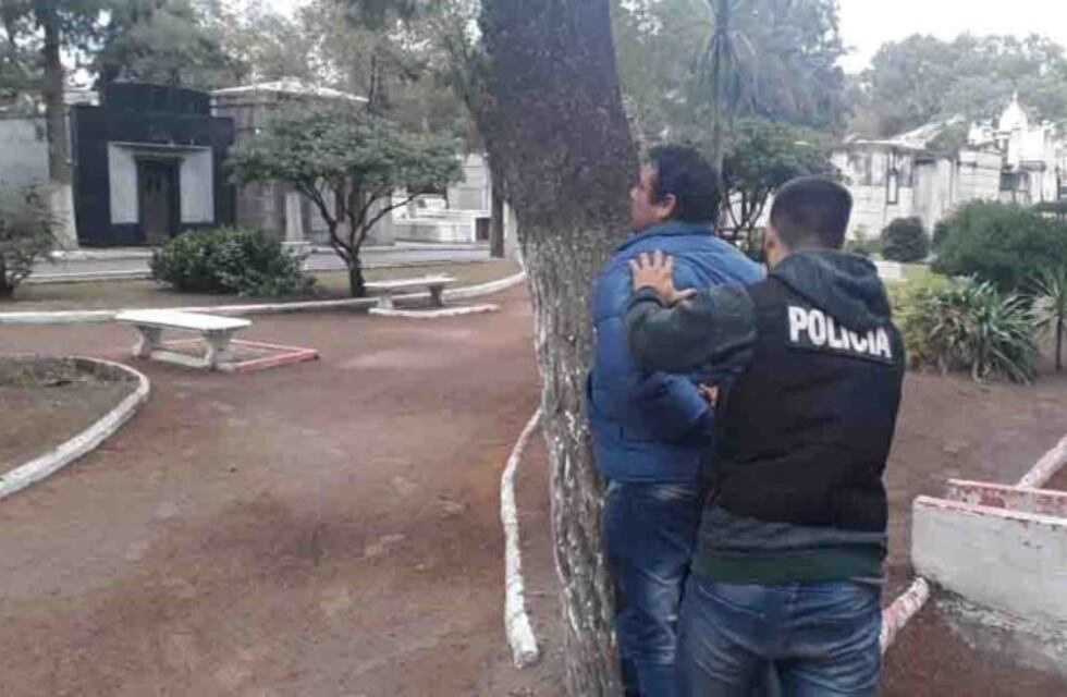 Policías encubiertos atraparon a un abusador de menores en el cementerio