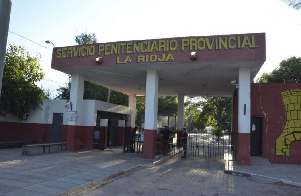 Interno con salidas transitorias intentó ingresar cien bochitas de marihuana y lo detectaron