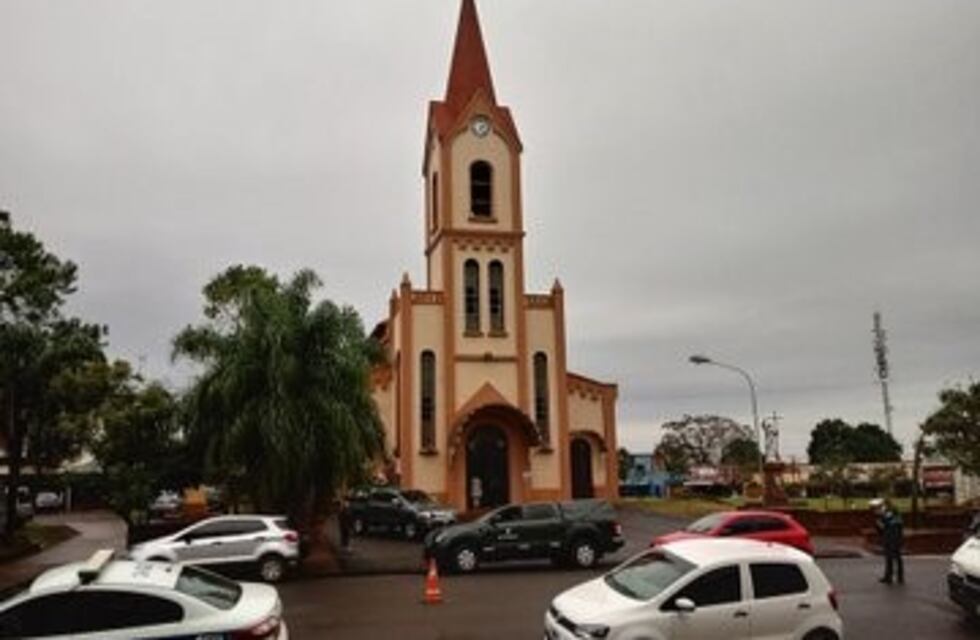 La Municipalidad de Apóstoles vendió desde un coche fúnebre a camiones en desuso