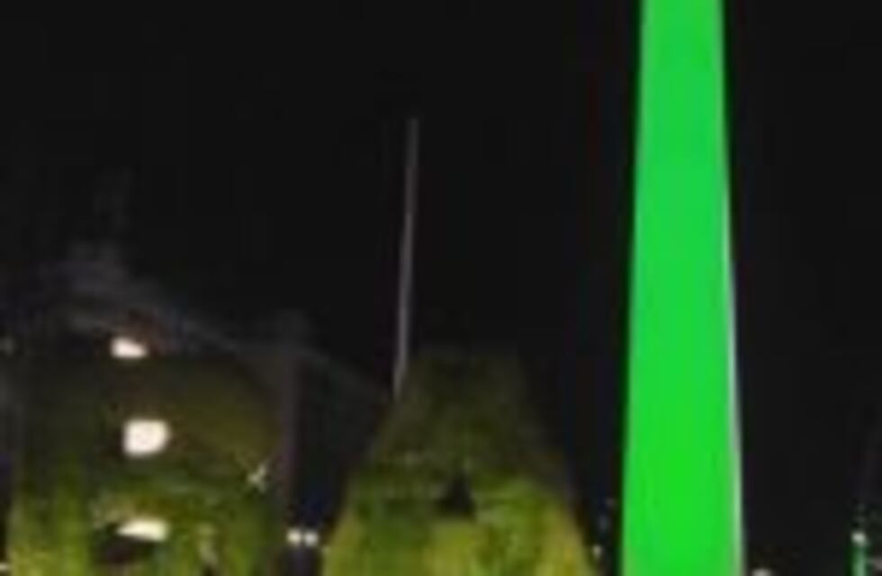 El Obelisco se iluminó de verde en homenaje al club Chapecoense