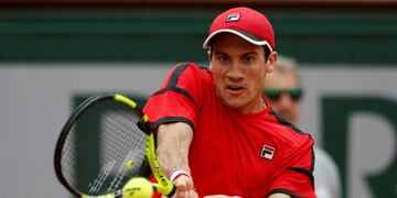 Tennis - French Open - Roland Garros - Rafael Nadal of Spain vs Facundo Bagnis of Argentina. - Paris, France - 26/05/16. Facundo Bagnis returns the ball. REUTERS/Pascal Rossignol francia paris Facundo Bagnis tenis torneo abierto de Roland Garros 2016 tenistas