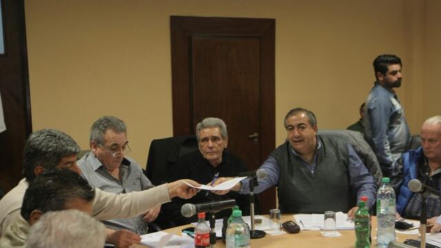 BUENOS AIRES 08/09/2016, EL CONSEJO DIRECTIVO DE LA CGT SE APRESTABA A EVALUAR ESTA TARDE EL RESULTADO DE LAS REUNIONES QUE MANTUVO CON MINISTROS DEL GOBIERNO NACIONAL, SENADORES Y REFERENTES DE ORGANIZACIONES SINDICALES, CON QUIENES ESPERA DEFINIR UNA AGENDA COMu00daN.FOTO:DYN/PABLO MOLINA. buenos aires Juan Carlos Schmidt carlos acuu00f1a hector daer pablo moyano consejo directivo de la CGT unificada evaluan reunions con ministros senadores y referentes sociales