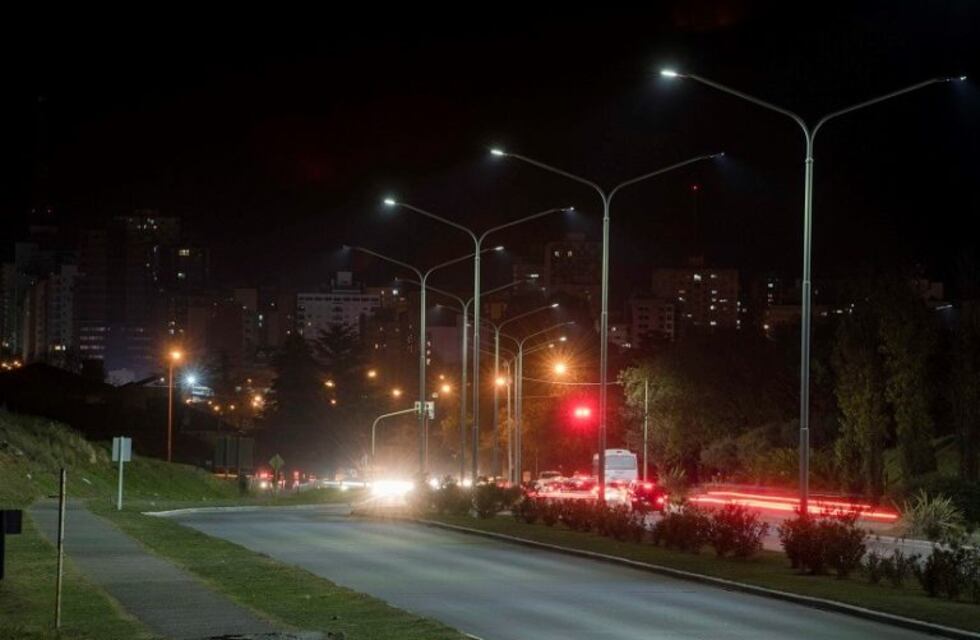 El Municipio avanza en la instalación de luminarias LED en Bahía