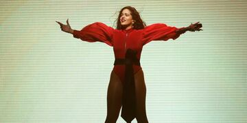 GRAF5257\u002E BARCELONA, 07/12/2019\u002E- La cantante Rosalía, consagrada este año como estrella internacional, durante el primero de sus dos conciertos en el Palau Sant Jordi de Barcelona, en la etapa final de la gira de presentación de su segundo disco \