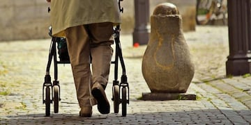 Golpearon a una pareja de jubilados para robarle 2 mil pesos en Santiago del Estero