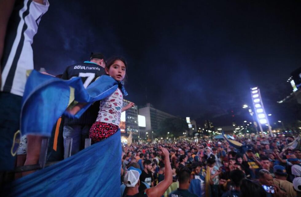 Celebraron el Día del Hincha de Boca en el Obelisco y terminó con incidentes