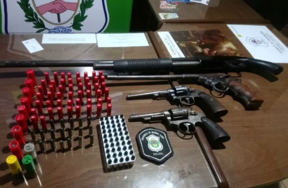 Lo buscaban por amenazas y terminaron secuestrándole un arsenal