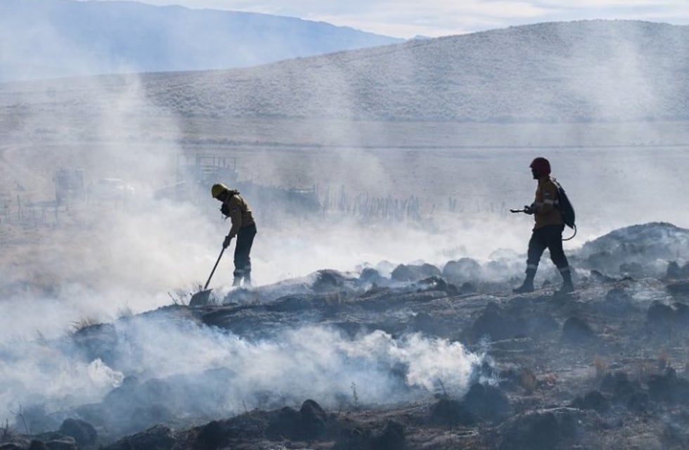 Se desató un gran incendio forestal en el cerro Ancasti