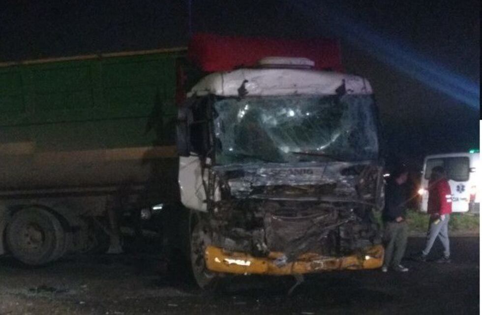 Chocaron dos camiones de frente en el cruce de las rutas 34 y 91