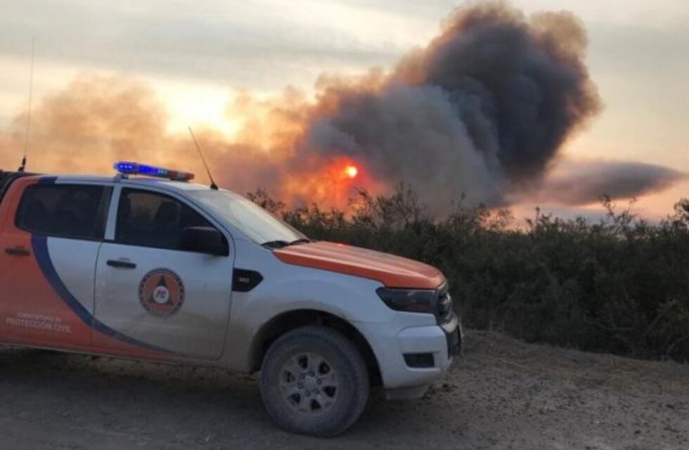 Continúan con los trabajos en los incendios en Guardia Mitre