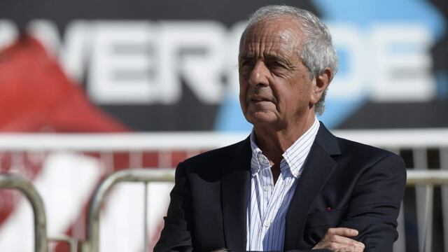 River Plate's President Rodolfo D'Onofrio looks on before the start of the Argentine first division football match against Boca Juniors at the Monumental stadium in Buenos Aires, Argentina, on December 11, 2016.rnBoca Juniors won by 4-2. / AFP PHOTO / JUAN MABROMATA cancha river plate Rodolfo DOnofrio futbol torneo primera division 2016 futbol futbolistas river plate boca juniors