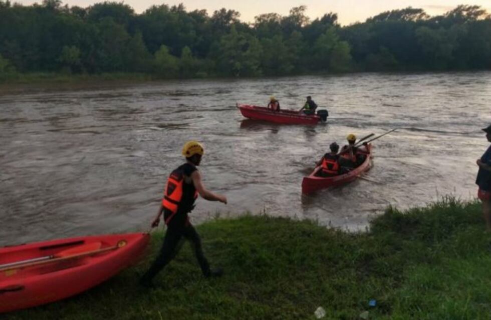 Intensa búsqueda de un pescador que cayó al río Ctalamochita tras un desmoronamiento