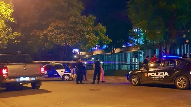 Los tiradores pasaron sobre calle Moreno y abrieron fuego a la altura de la entrada para proveedores\u002E (@joseljuarezjose)