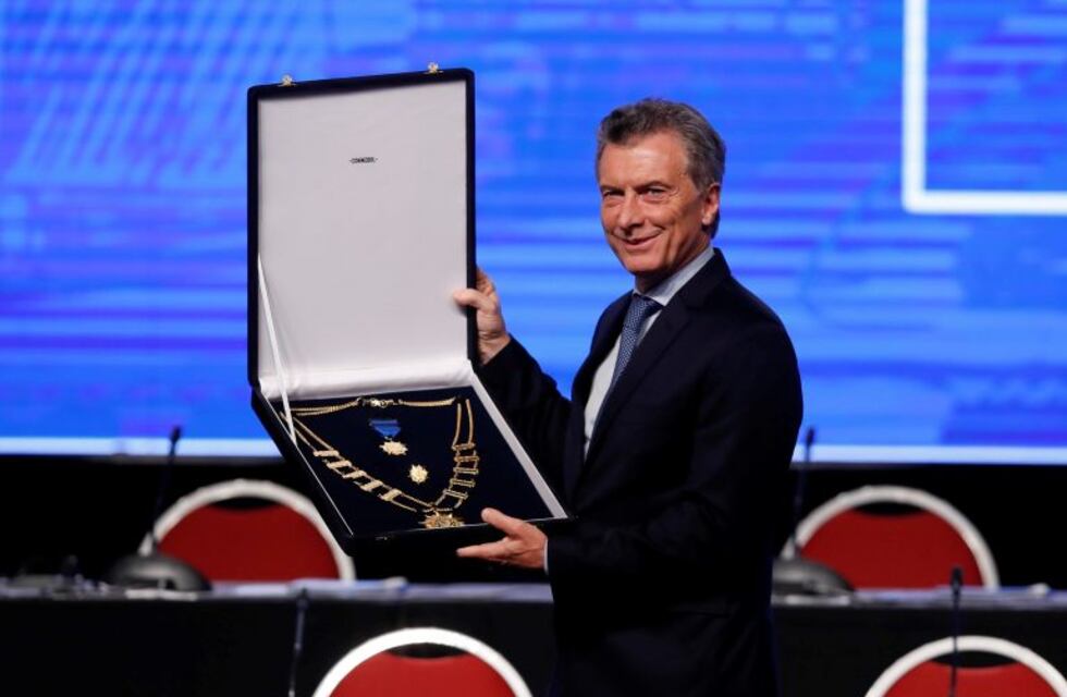 Macri le agradeció a la "familia boquense" tras ser condecorado por Conmebol