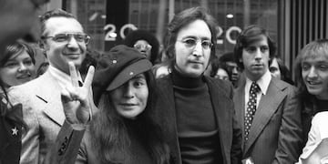 John Lennon y su esposa, Yoko Ono, en Nueva York (AP)