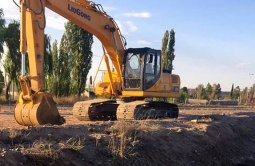Una máquina municipal rompió un caño y hubo un desborde en el Oeste