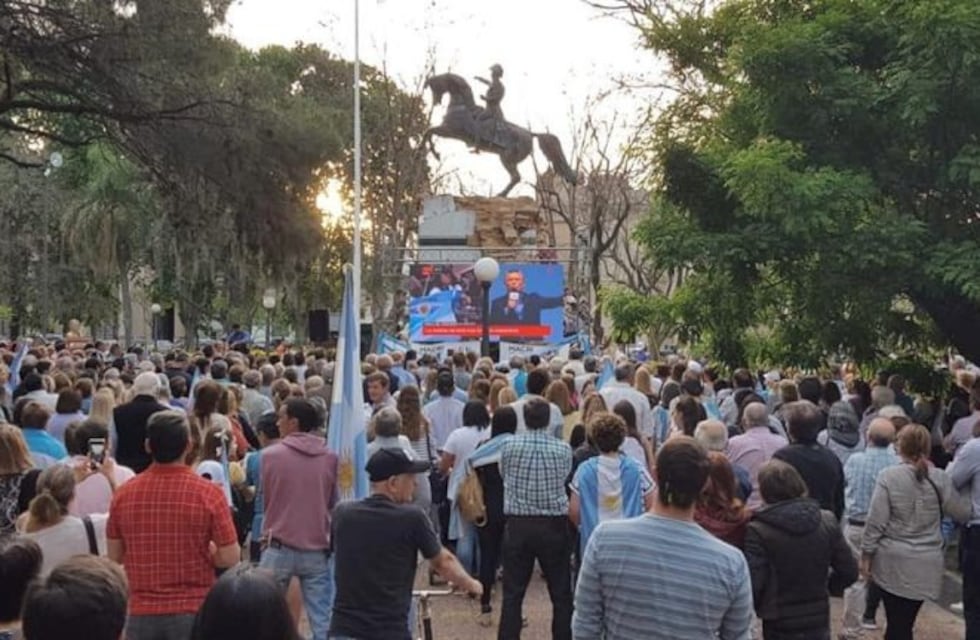 Gualeguaychú se concentró en apoyo al presidente Macri