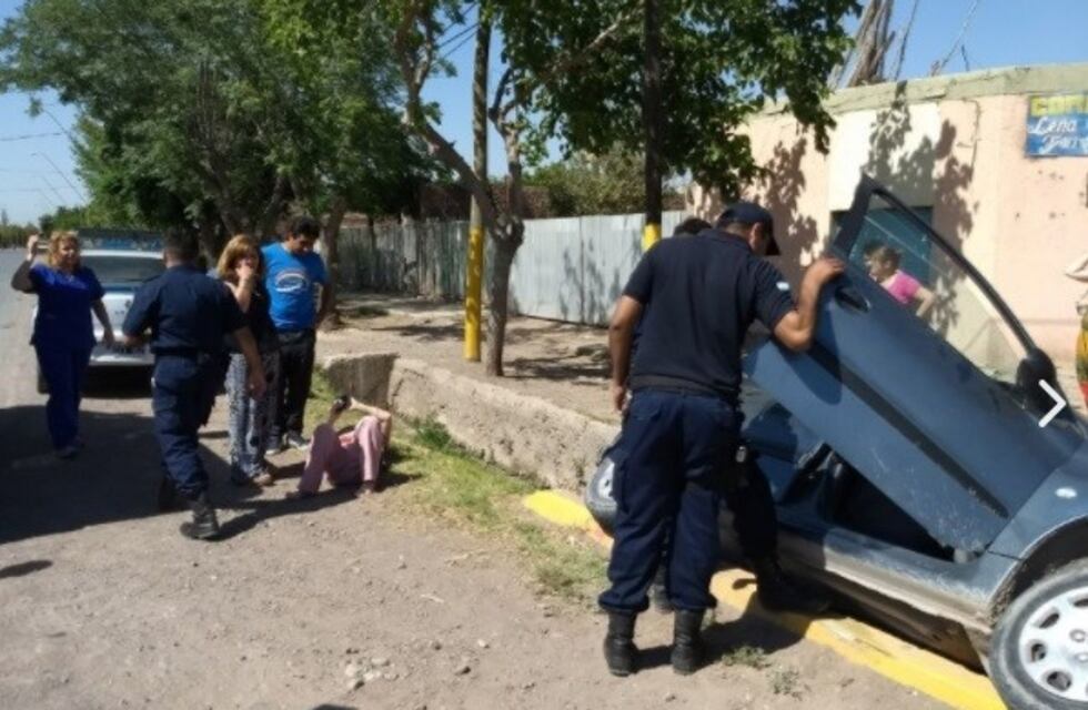 San Juan: hizo una mala maniobra y terminó dentro del canal