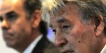 DYN44, BUENOS AIRES 27/10/2016, CONFERENCIA DE PRENSA DEL PRESIDENTE DEL COMITu00c9 REGULARIZADOR DE LA AFA , ARMANDO Pu00c9REZ ESTA TARDE EL LA SEDE DE VIAMONTE.FOTO:DYN/PABLO AHARONIAN. ciudad de buenos aires Armando Perez presidente de la afa anuncia cuales son los clubes que mu00e1s le deben a la AFA reunion en la AFA