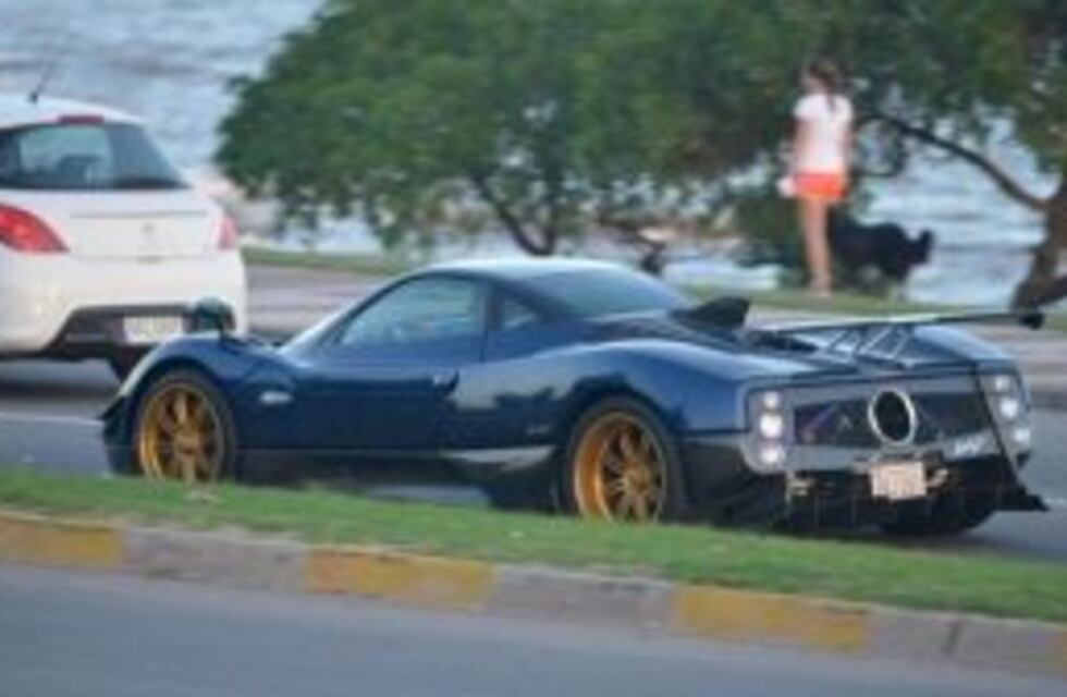 Por grabarlo, chocaron a un Pagani Zonda en Punta del Este