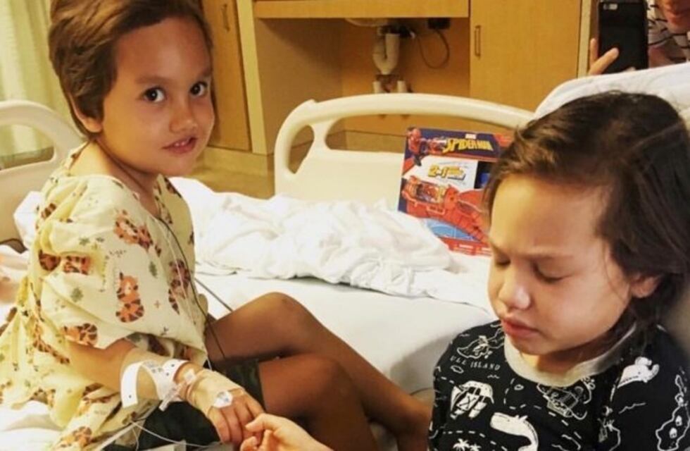 El drama de dos hermanitos que le diagnosticaron con cáncer cerebral con solo dos semanas de diferencia