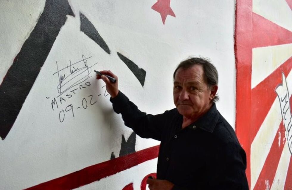 "Instituto me hizo vivir"; la emoción de Salvador Mastrosimone por el homenaje de Instituto