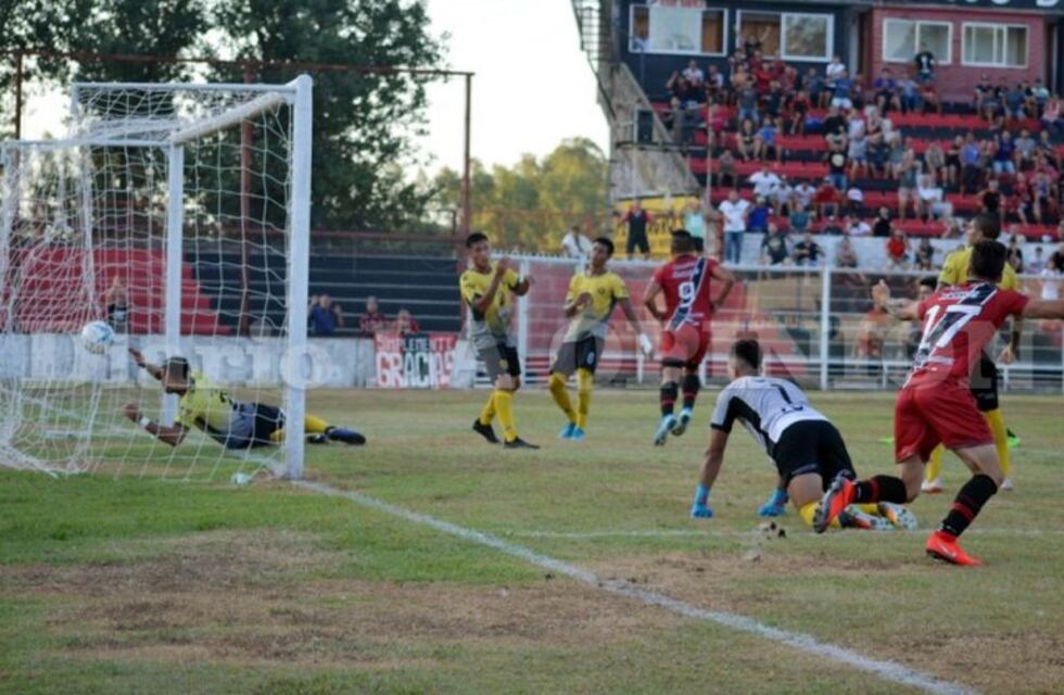 Crucero perdió pero el hexagonal aún le queda a dos puntos y el puntero a 9