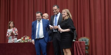 diplomas de proclamación a las autoridades electas