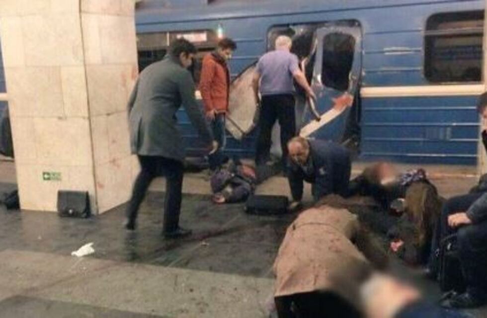 Al menos diez muertos tras dos explosiones en un subte de San Petersburgo