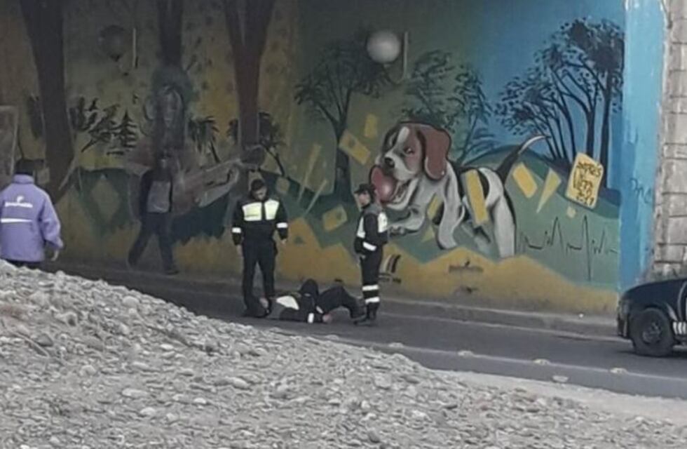 Un conductor insultó y atropelló a un agente de tránsito de Guaymallén