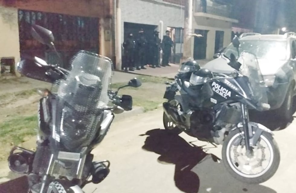 Monteros: efectivos policiales secuestran motopartes en dos talleres mecánicos vinculados a una causa por robo
