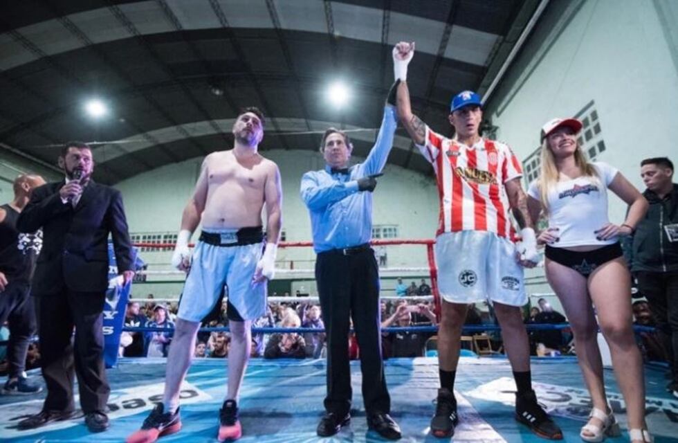 Pablo Migliore debutó como boxeador con un KO en el primer round, con la presencia de "Chiqui" Tapia