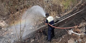 Incendios: efectivos policiales colaboraron para combatir el fuego\u002E (SECPT)