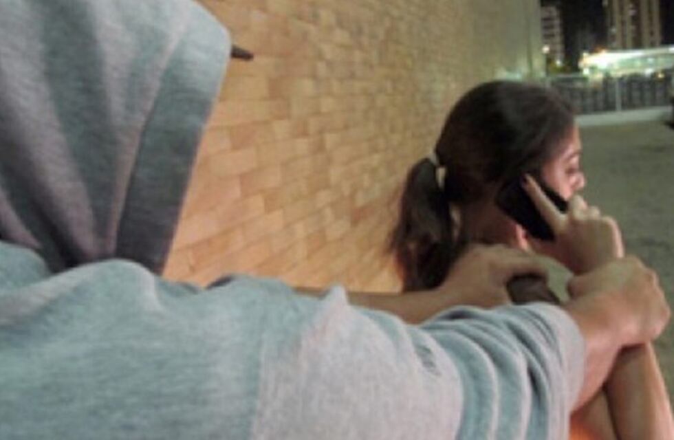 Marcos Juárez: Le robaron el celular a una mujer en la vía pública