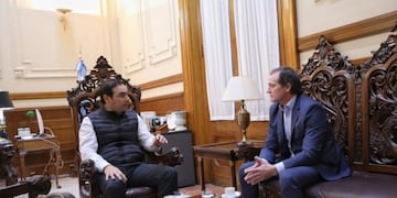 Gustavo Valdés recibió a Camau Espínola en casa de gobierno\u002E