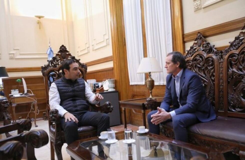 El gobernador Valdés recibió a Camau Espínola por un reclamo por límites con el Paraguay