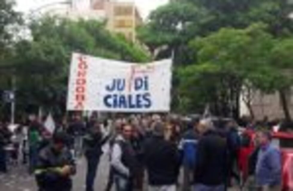 Los empleados judiciales de Córdoba retienen tareas y evalúan un paro provincial