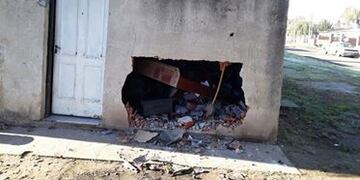 Estado en el que quedó la vivienda tras el impacto\u002E (Archivo)
