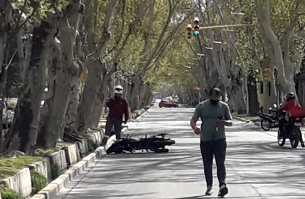Impactante: atropellaron a un motociclista en Godoy Cruz