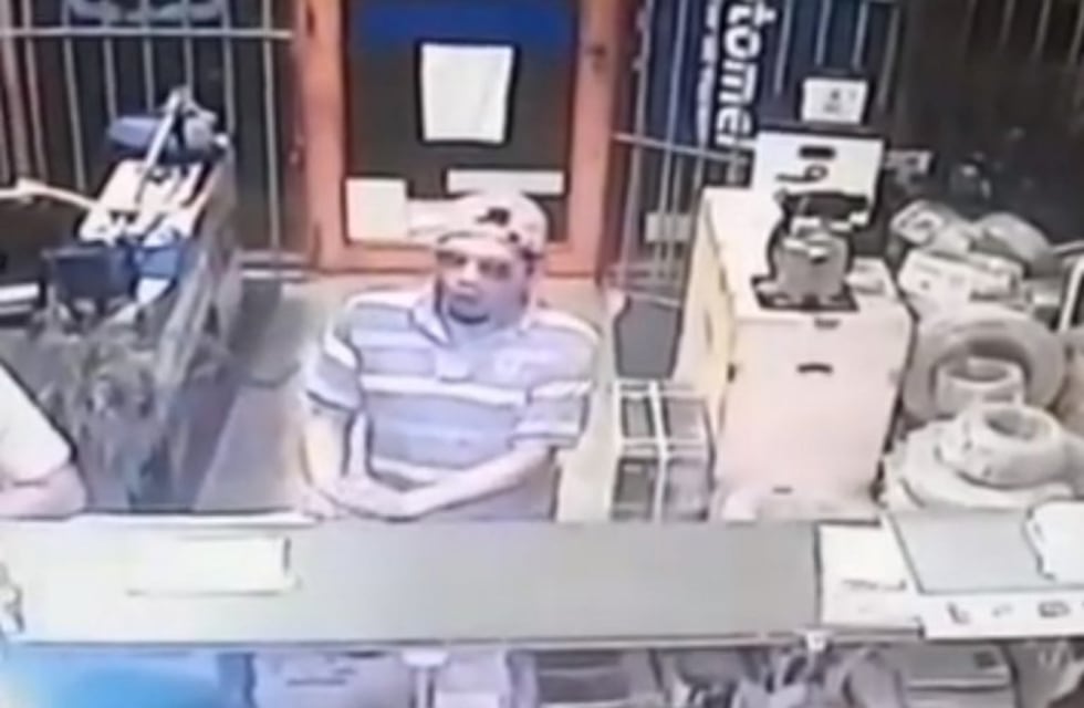 Quiso defenderse de un asalto con una picana y casi le disparan a quemarropa