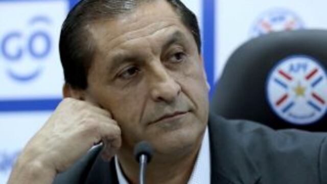 ASU01AUSUNCION (PARAGUAY). 28/10/2015.- El director tu00e9cnico de la selecciu00f3n paraguaya, el argentino Ramu00f3n Du00edaz, habla durante una conferencia de prensa hoy, miu00e9rcoles 28 de octubre de 2015, en Asunciu00f3n. Du00edaz anunciu00f3 los convocados de la albirroja para los