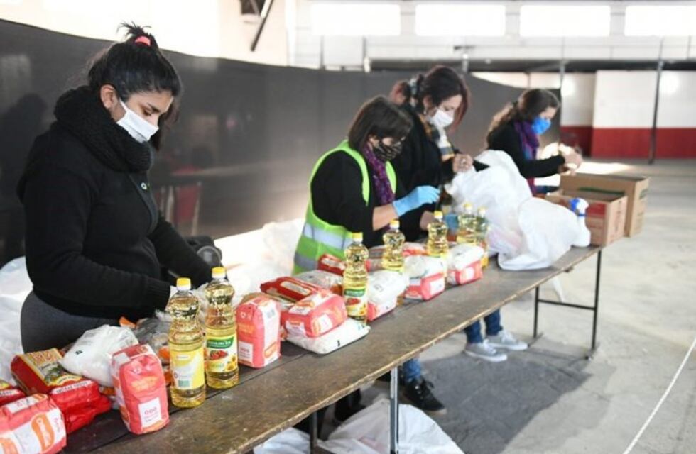 Nuevamente entregan bolsones alimentarios