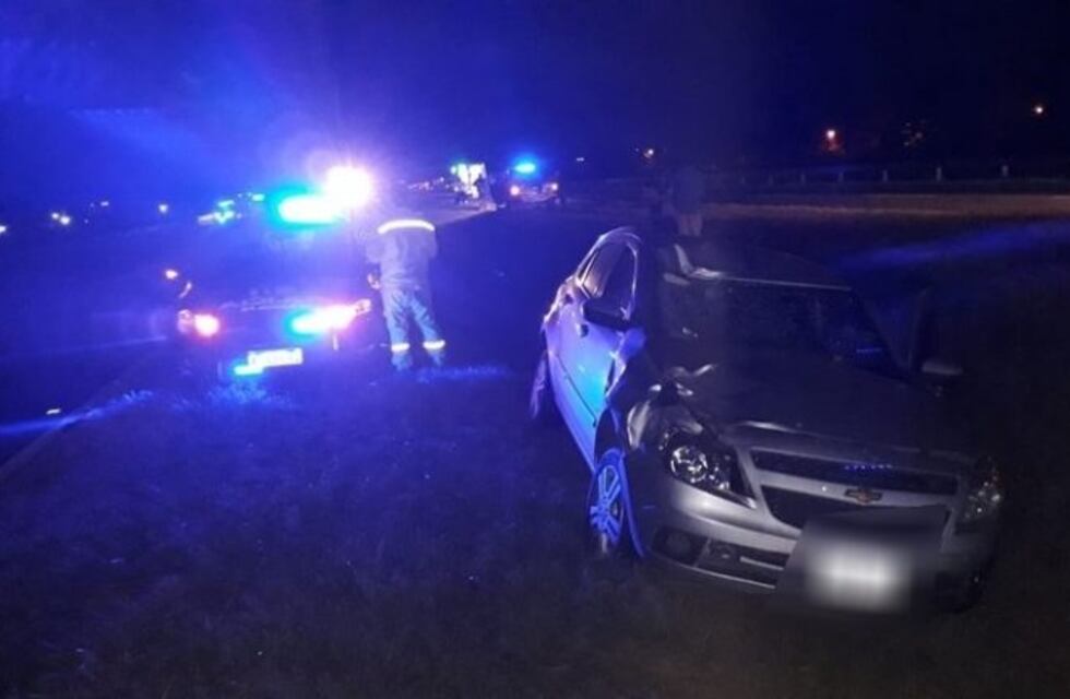 Joven que cruzó caminando la autopista Rosario - Santa Fe murió atropellado