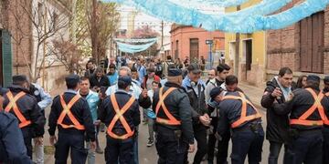 La Policía deberá desplegar tres operativos este vienes en tres estadios\u002E