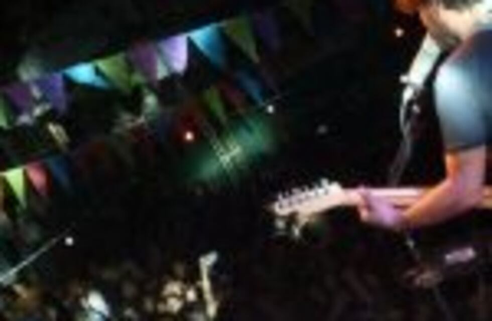 Raly Barrionuevo descolló con su música en la Peña Trashumante