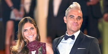 Robbie Williams y su esposa, ¿parecida a Amalia Granata?