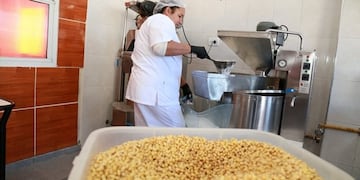 Vaca raciones: asisten a familias con alimentos saludables y les enseñan a elaborarlos