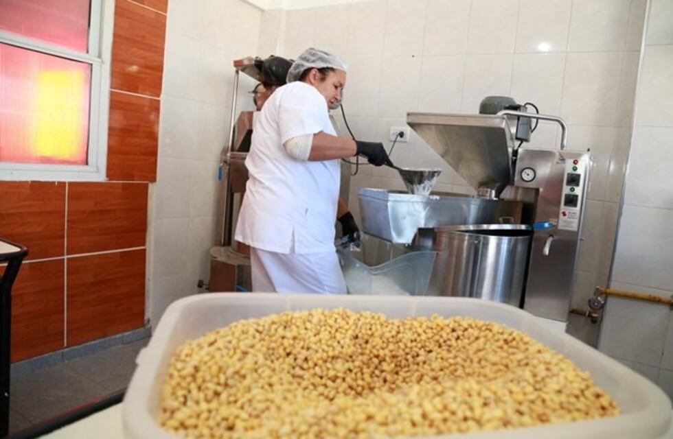 Vaca raciones: asisten a familias con alimentos saludables y les enseñan a elaborarlos