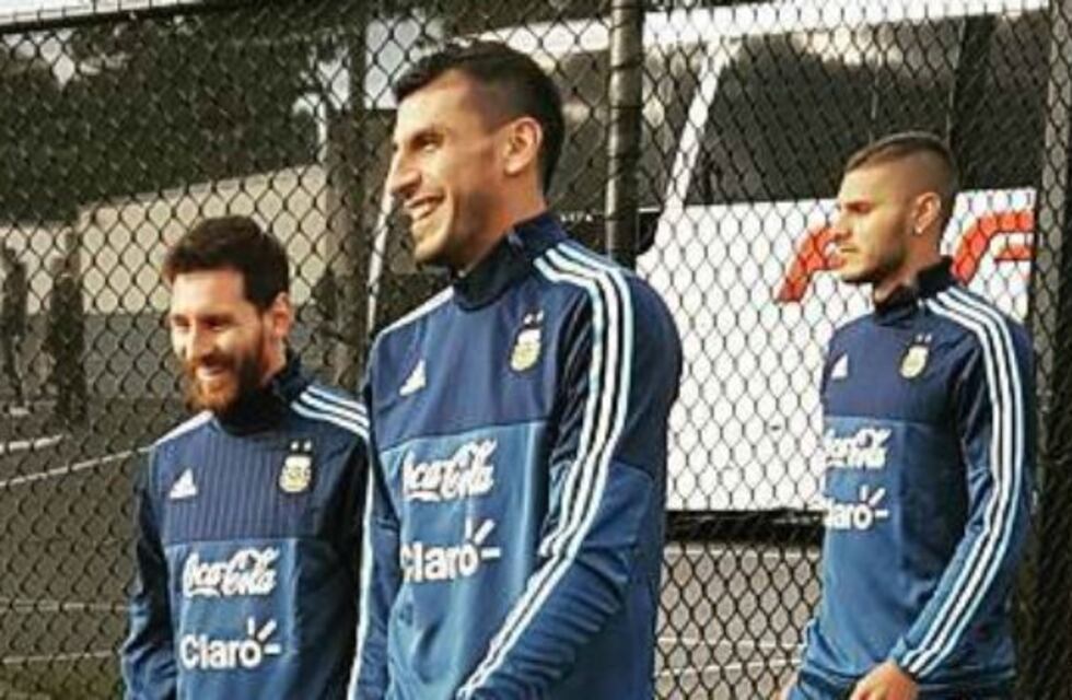 La foto viral: Mauro Icardi llegó por fin a la selección