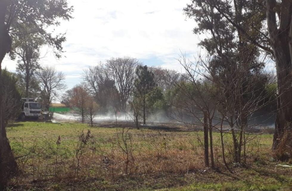 Santa Ana: quemó basura, apagó mal el fuego y el foco se volvió a activar